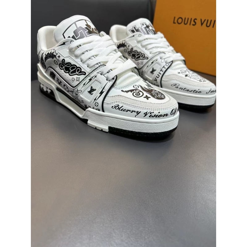 l**is V*t*n sneakers